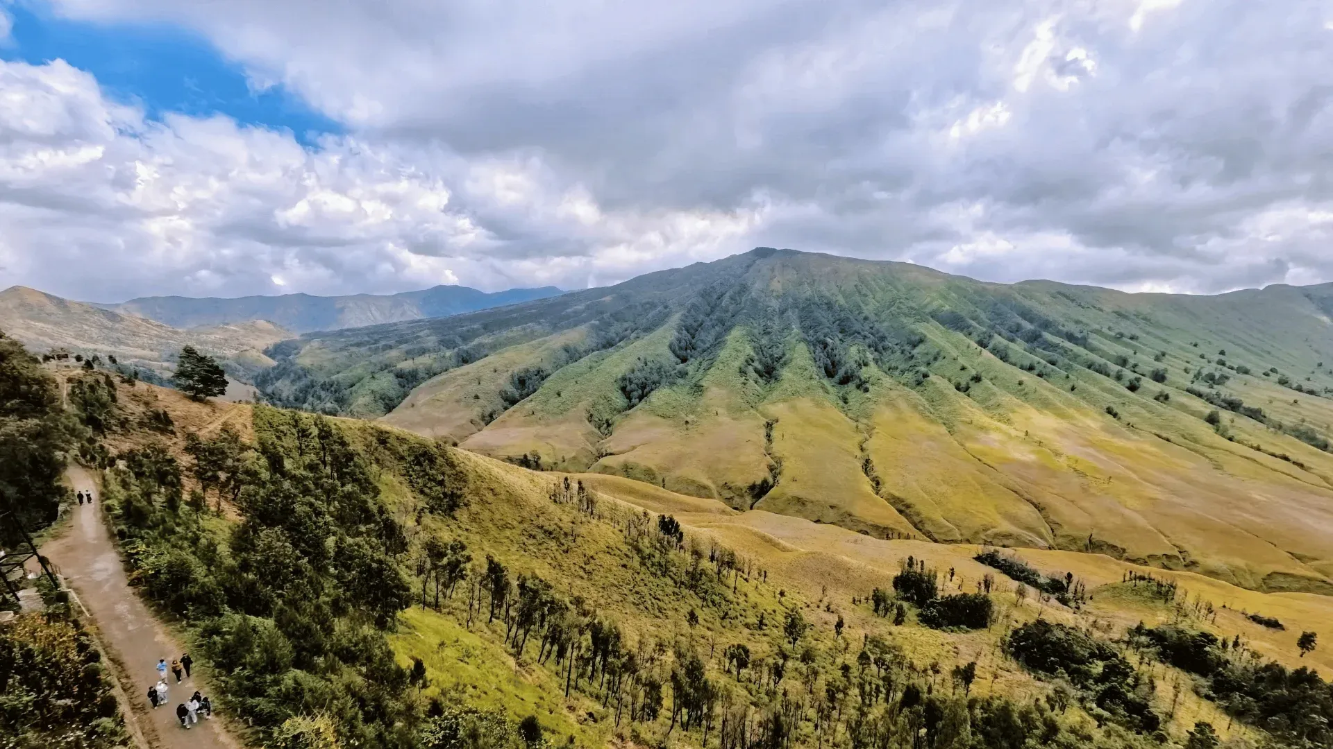 Foreigner Bromo Panoranama Tour