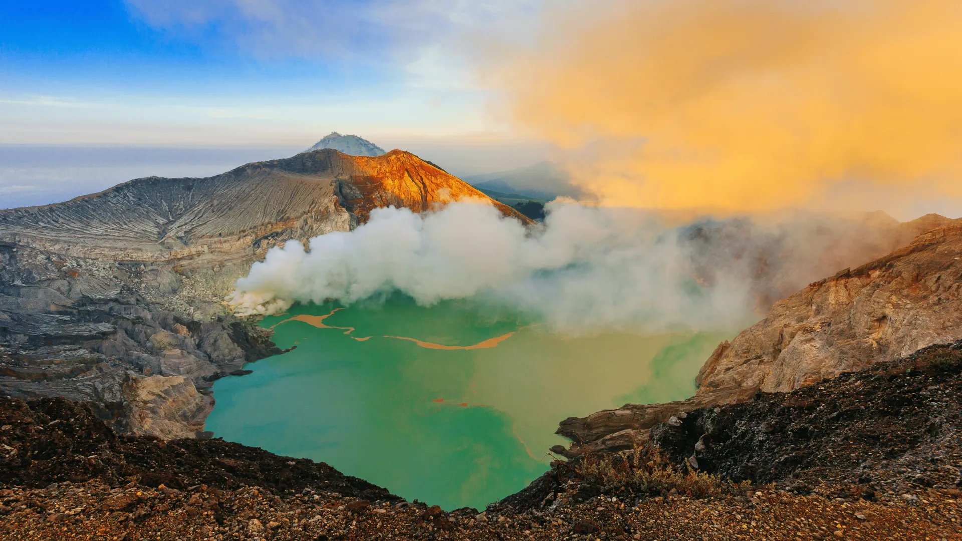 Family 4D3N Bromo Tumpaksewu Ijen Adventure