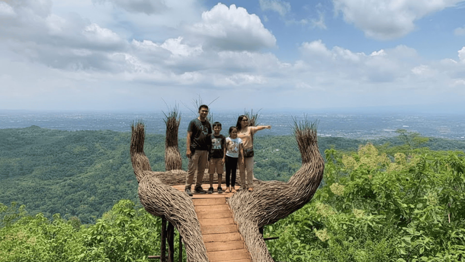 Eksplorasi Lengkap Warisan Budaya & Alam Jogja: Paket Wisata Keluarga Pilihan