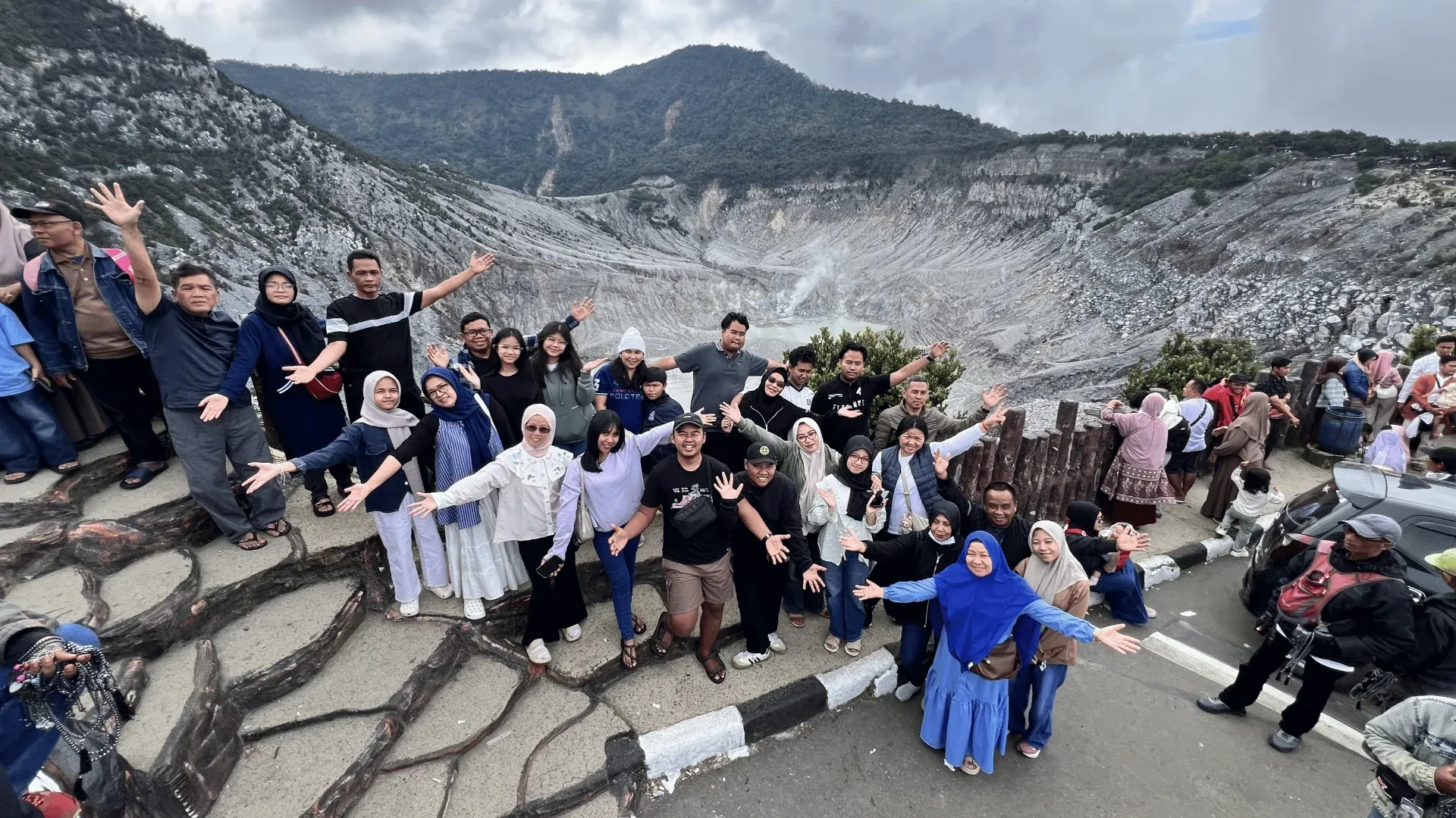 Family 3D1N Bandung Tangkuban Perahu & Historic City Tour